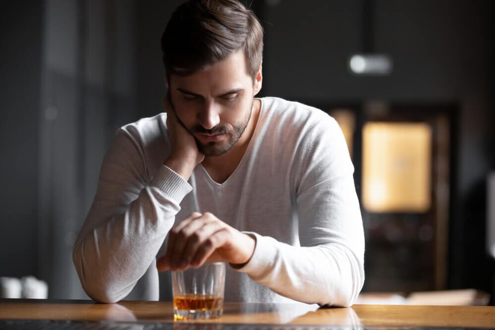 Ein Alkoholiker kann sein Trinken nicht kontrollieren